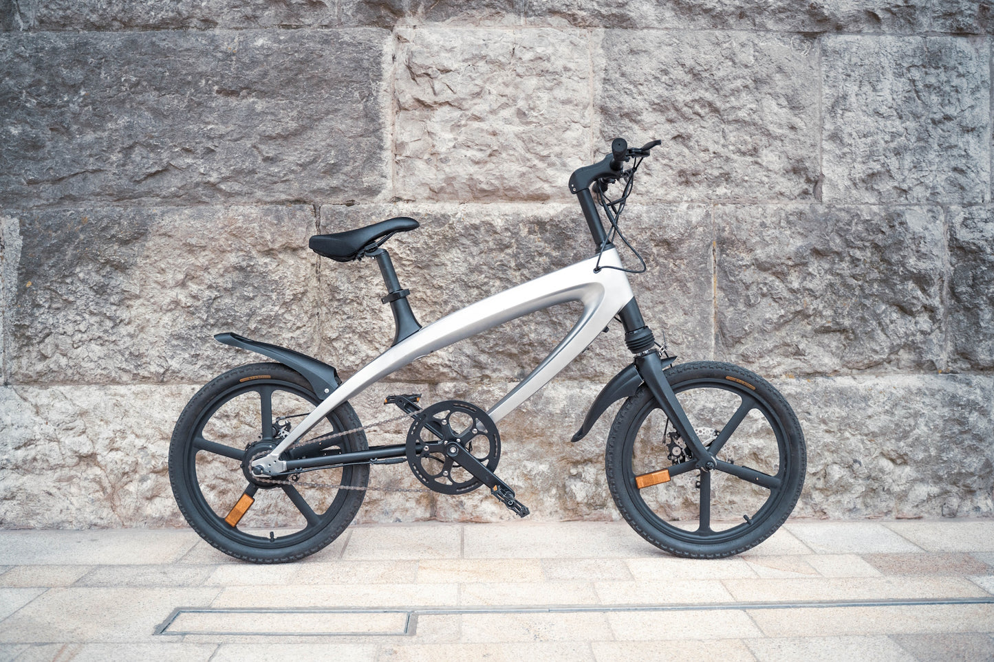 Cruzaa Gunmetal Grey E-Bike with Bluetooth & Speakers